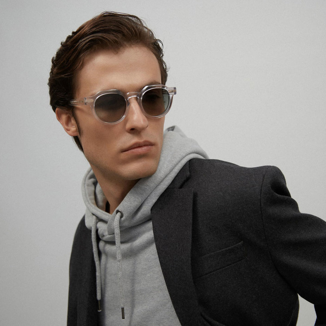 modelo masculino con gafas KALEOS KA KAFUKU diagonal